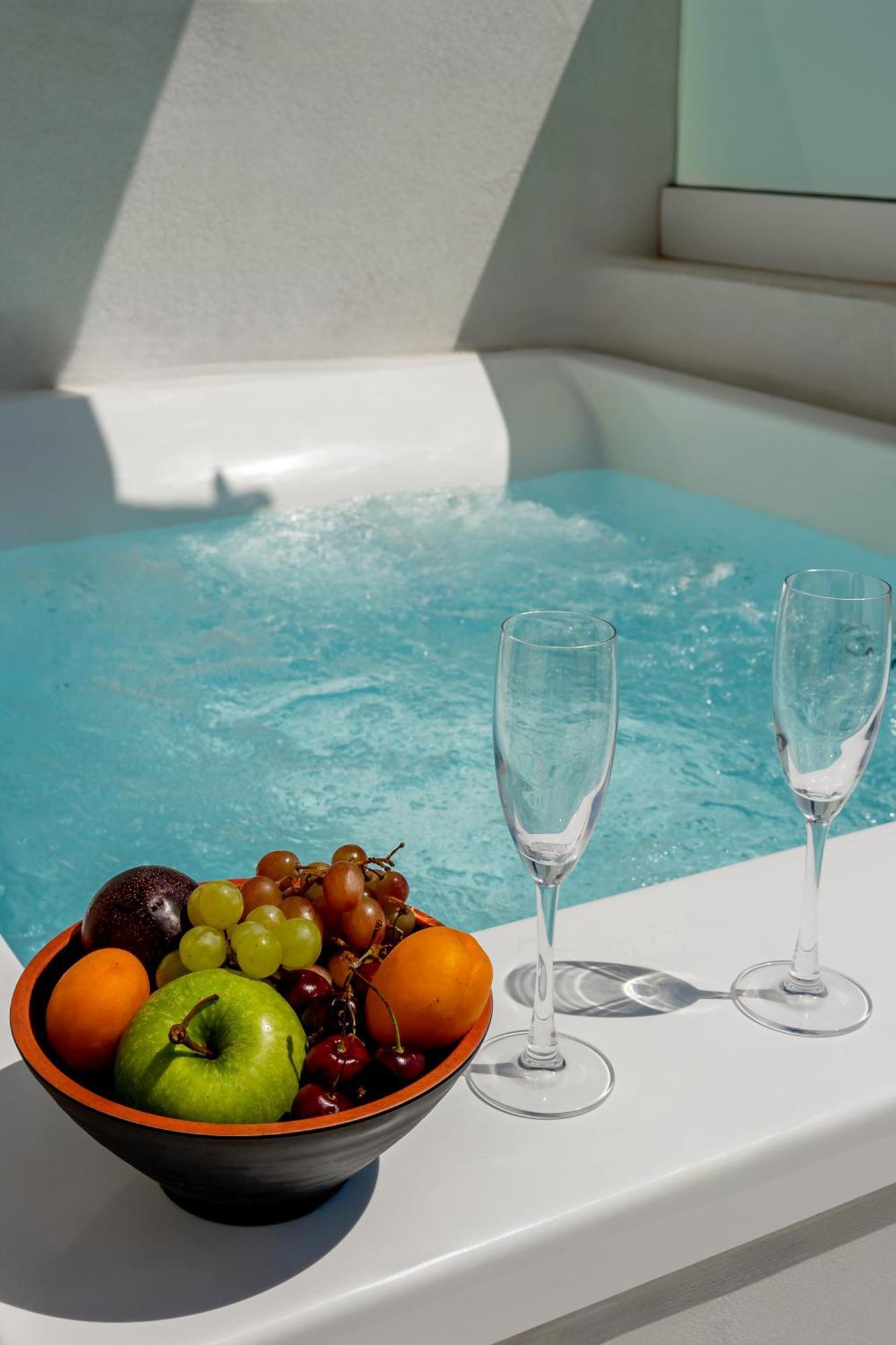Honeymoon Suite with Outdoor Jetted Tub