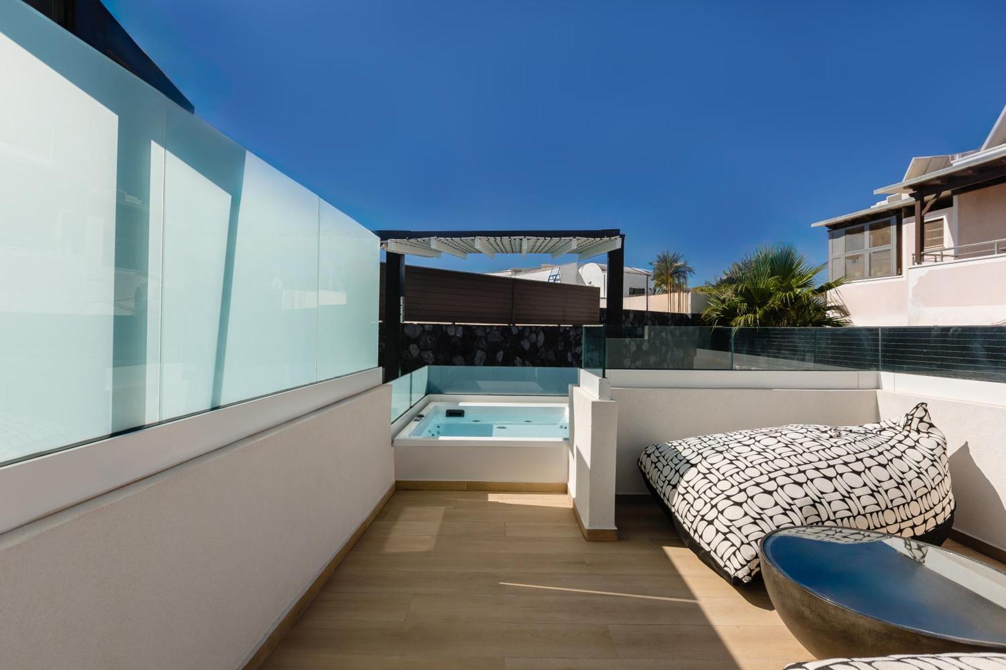 Executive Suite with Outdoor Jetted Tub